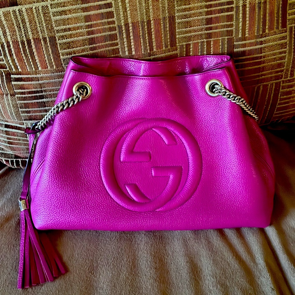 Fuchsia Gucci shoulder handbag